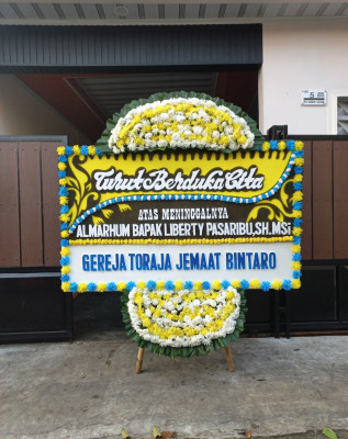 Papan Bunga Duka di Sitelu Tali Urang Jehe
